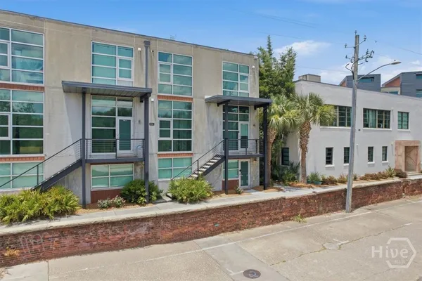 536 SELMA ST C