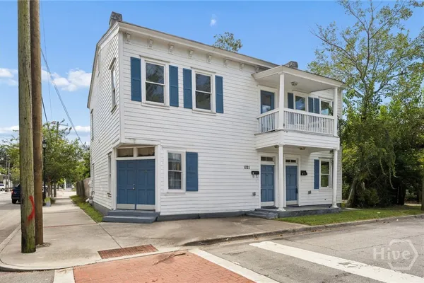 1021 E BOLTON ST A & B