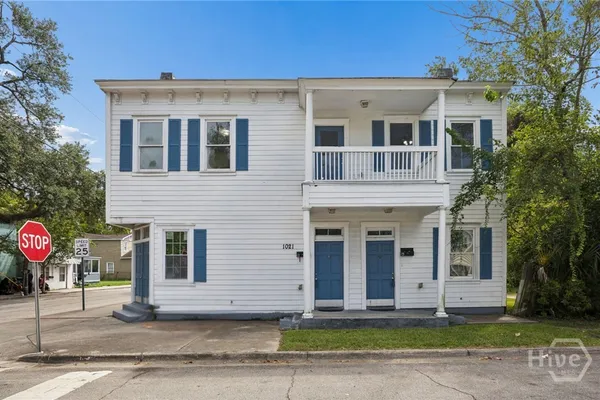 1021 E BOLTON ST A & B
