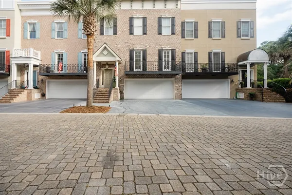 2 PADDINGTON CIR