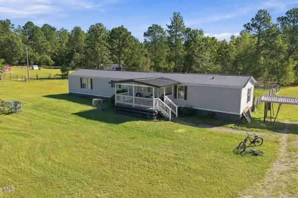 135 MEADOW LN