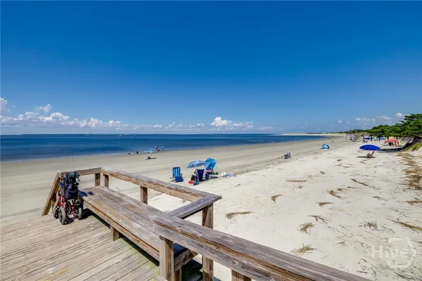 1217 BAY ST 109B