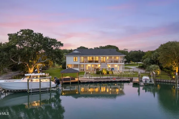 808 INLET VIEW DR