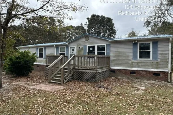 124 EDGEWATER LN