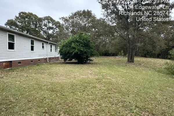 124 EDGEWATER LN