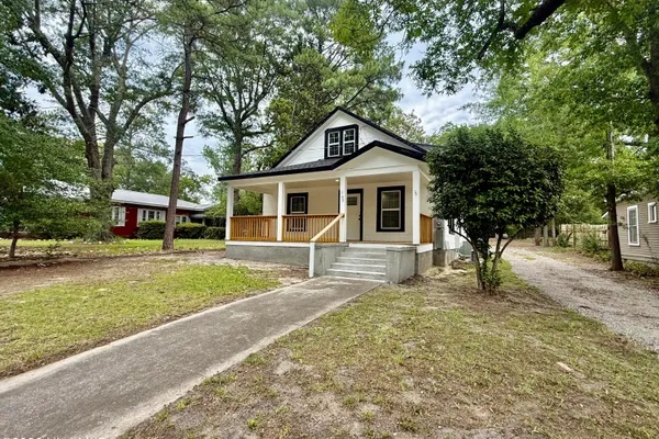 102 E MAIN ST