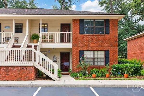 8 COLONY PARK DR