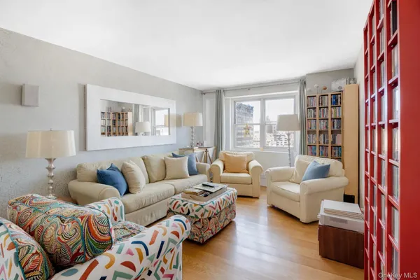 400 E 54TH ST 25CDE