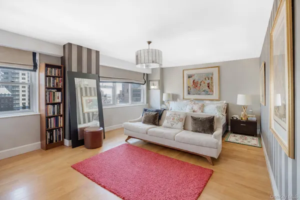 400 E 54TH ST 25CDE