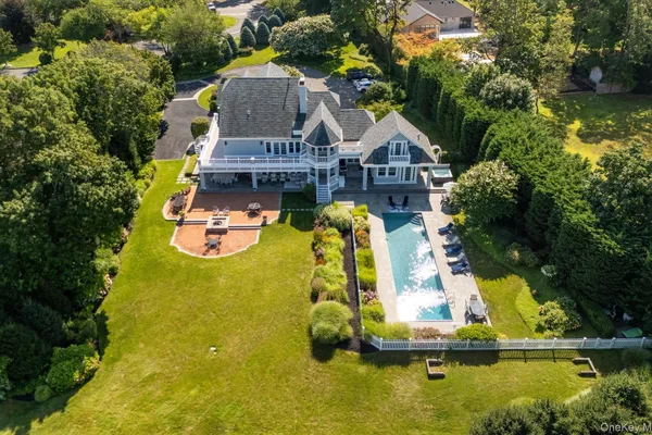 1 PEMBROKE DR