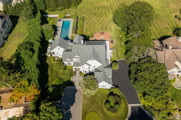 1 PEMBROKE DR