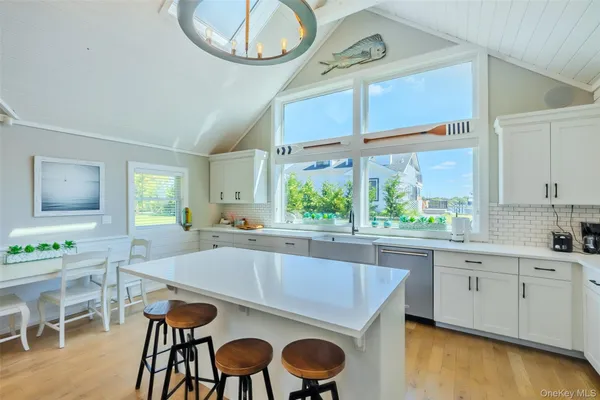 53 OLD NECK RD