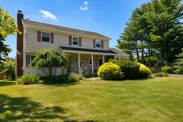 6 ROBERTS LN
