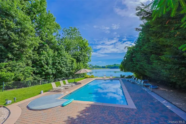 21 LAKE RD