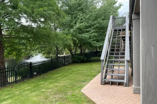 46 HOLIDAY POND RD