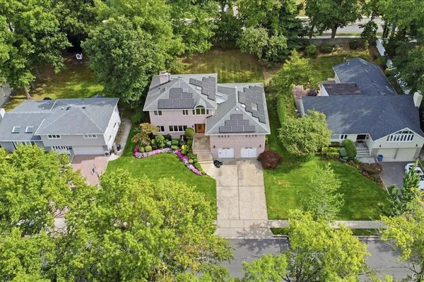 8 HAMILTON DR