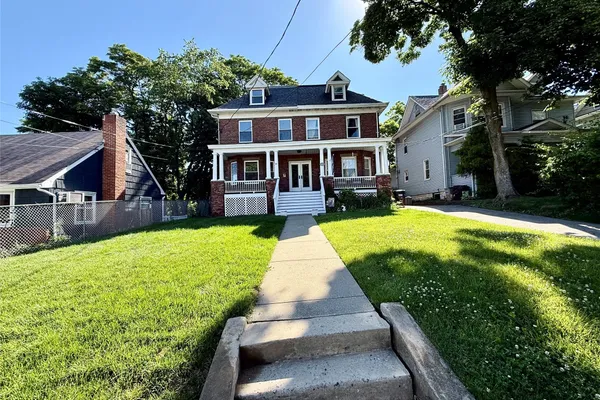 63 HIGHVIEW AVE