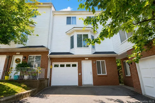 64 AMANDA CT