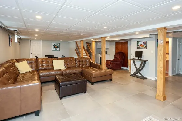 41 CAMBRIA RD