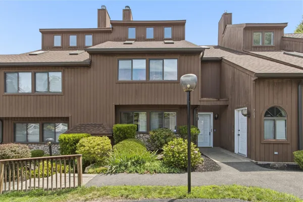 702 SCENIC LN
