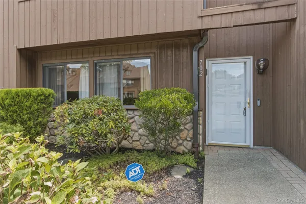 702 SCENIC LN