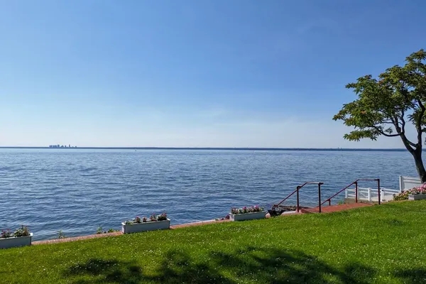 32 WESTLAND DR