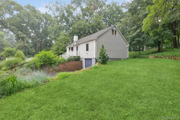 2639 N WADING RIVER RD
