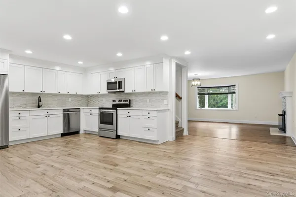 2639 N WADING RIVER RD