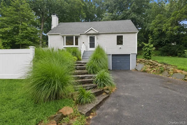 2639 N WADING RIVER RD