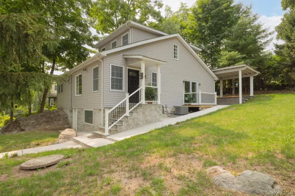 16 WAYNE AVE