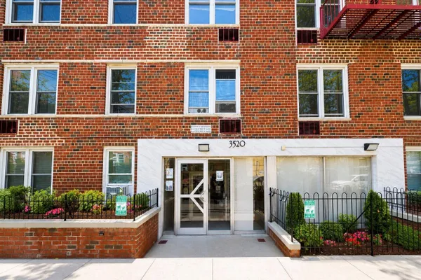 3520 TRYON AVE 208