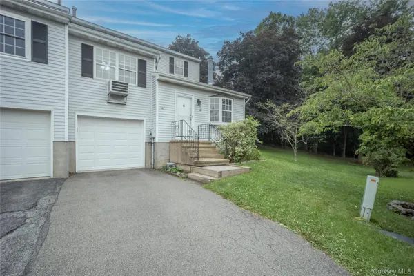 22 HEMLOCK CT