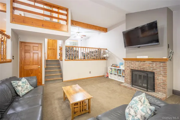 22 HEMLOCK CT
