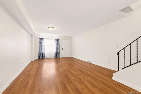 29 TAPPEN CT