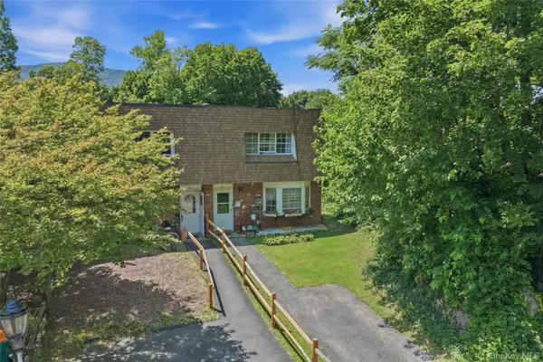31 ROUNDTREE CT