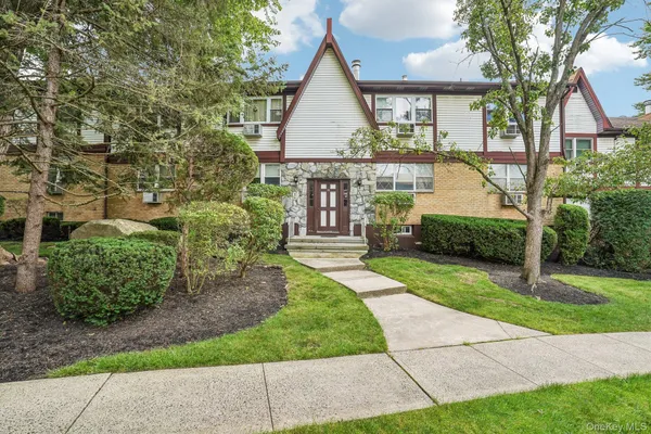 19 SOMERSET DR