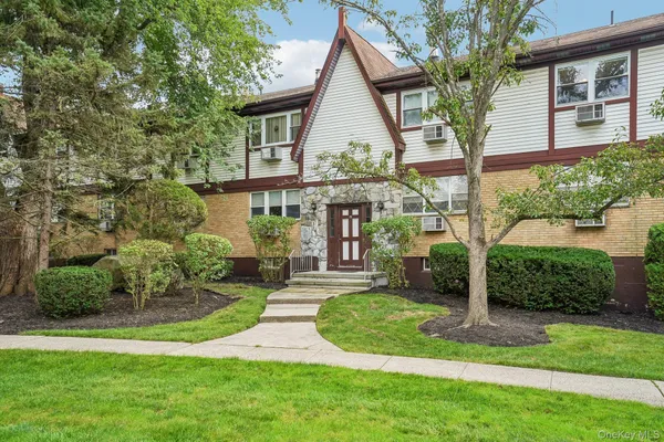 19 SOMERSET DR