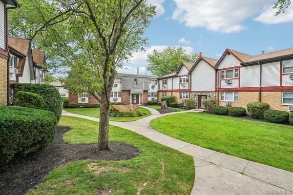19 SOMERSET DR