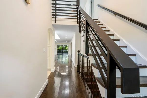 11 PONY CIR