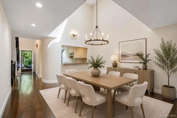 11 PONY CIR