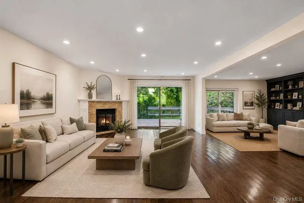 11 PONY CIR