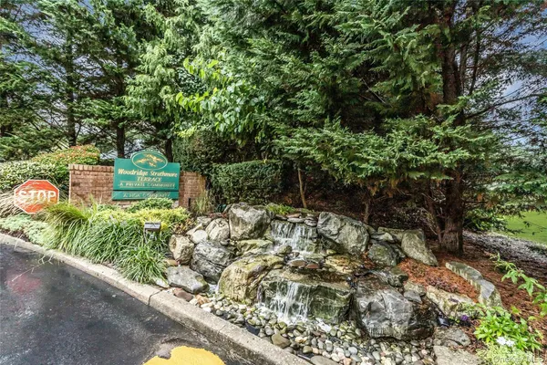 8 CHIPPENDALE DR