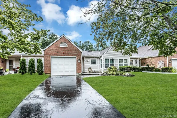 8 CHIPPENDALE DR