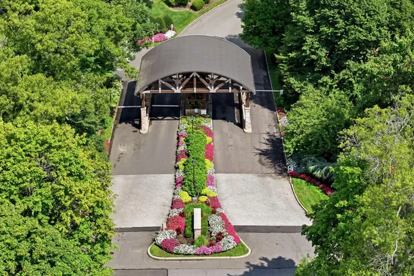 42 COUNTRY CLUB DR