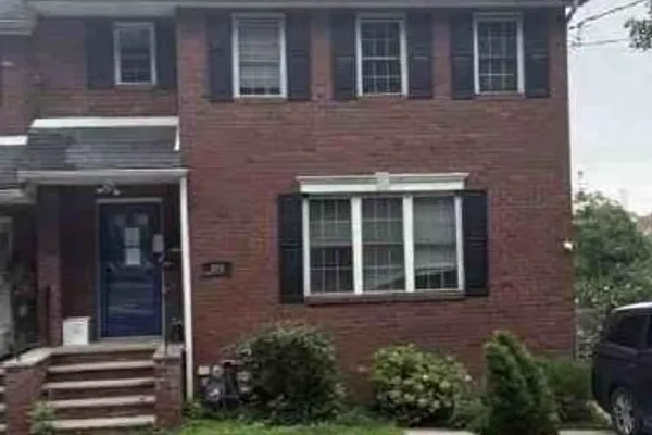 555 VAN DUZER ST