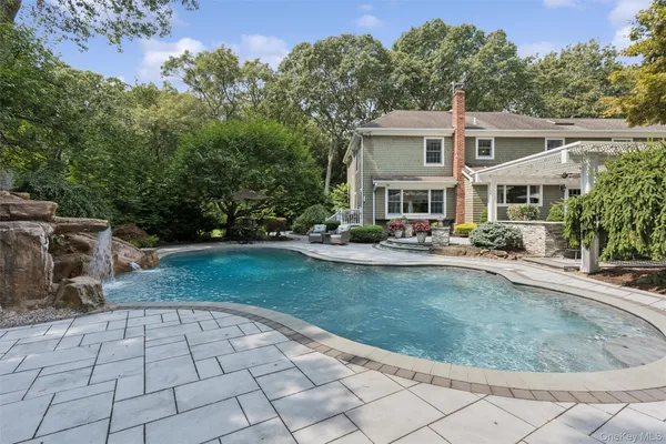 38 RIVERVIEW TER