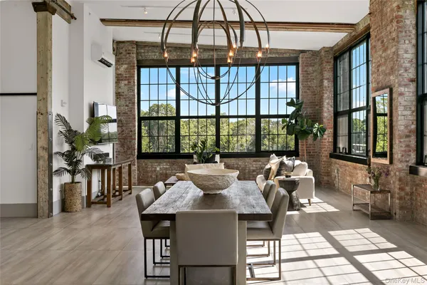 1 E MAIN ST 404