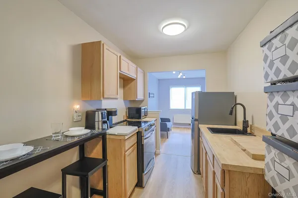 25 VILLAGE PARK DR 2F