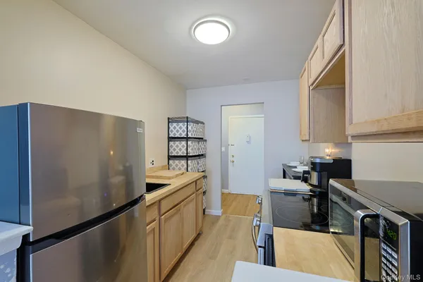 25 VILLAGE PARK DR 2F