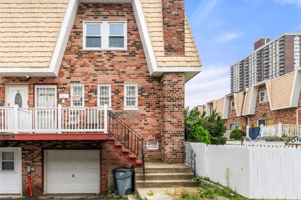 211 BEACH 16TH ST